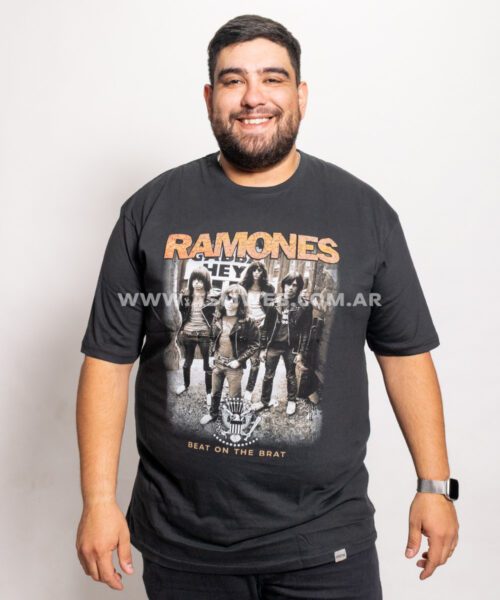 REMERA MC RAMONES FOTO PREMIUM